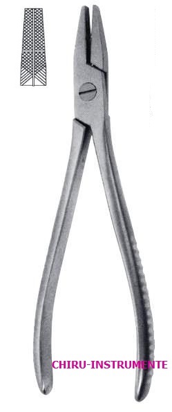 FLACHZANGE mit Längs und Querrillien, 17 cm FLACHZANGE mit Längs und Querrillien, 17 cm